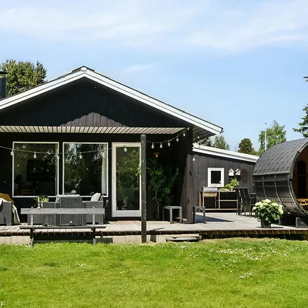 Ferienhaus In With Sauna And Tub *