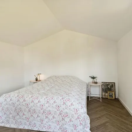 Vakantiehuis In With Sauna And Tub Præstø