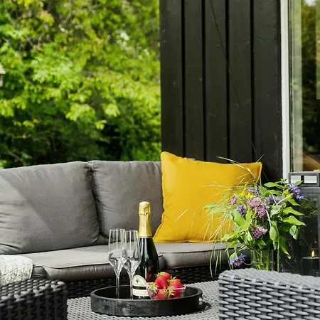 In With Sauna And Tub *