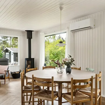 In With Sauna And Tub Vakantiehuis Præstø