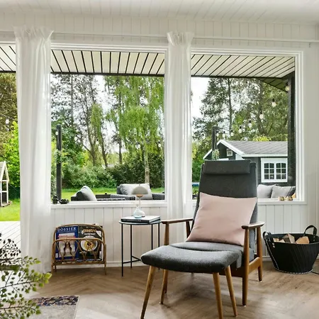 In With Sauna And Tub