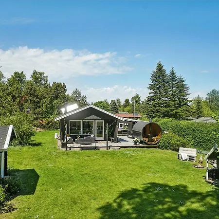 In With Sauna And Tub *