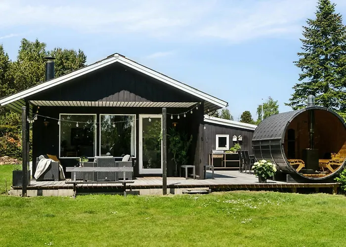 Ferienhaus In With Sauna And Tub *